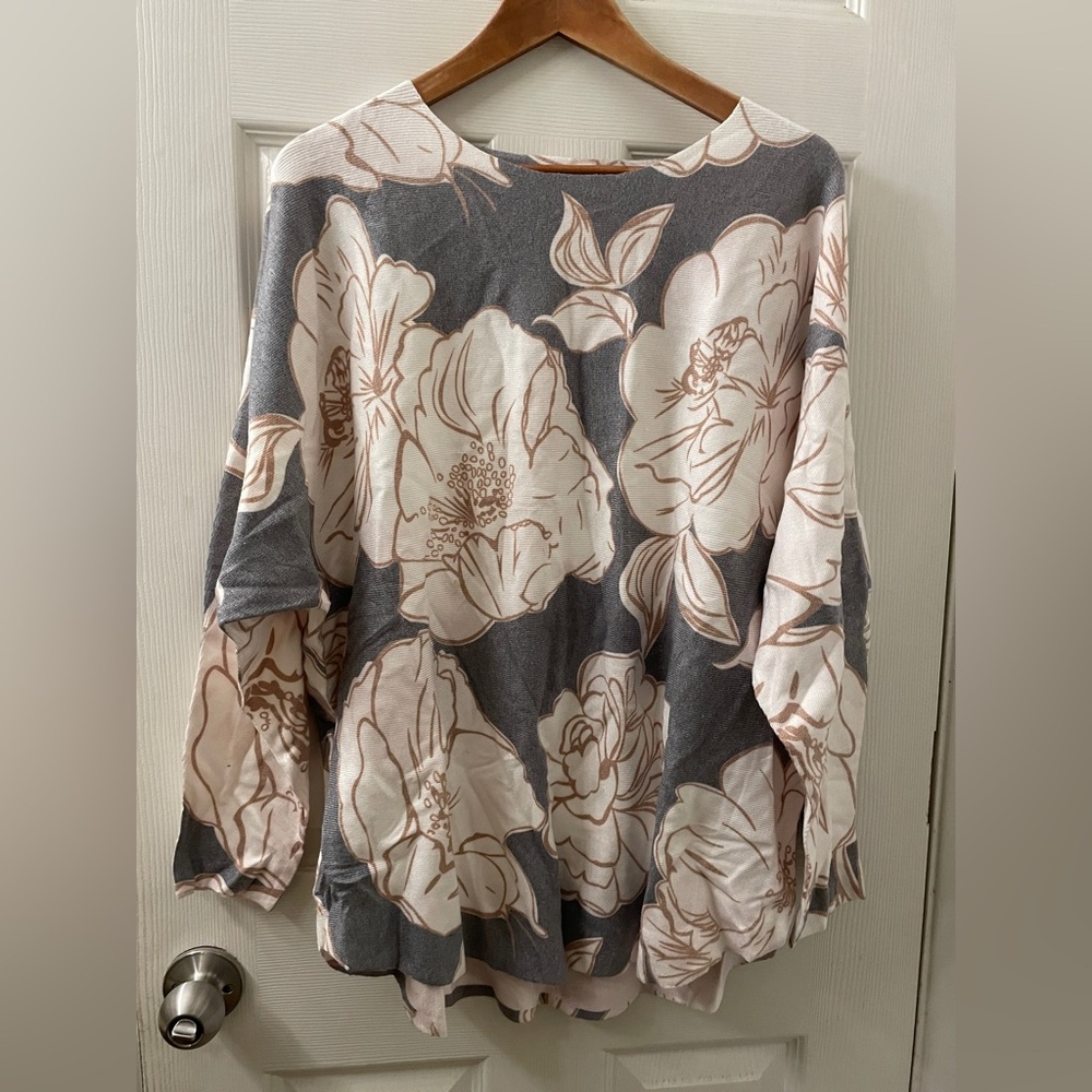 Sioni Gray and Pink Floral Top